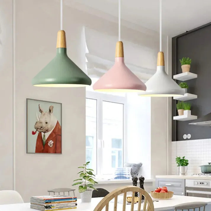 French Macaron Konisk Taklampa I Metall