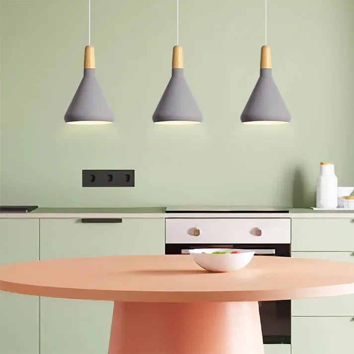 French Macaron Konisk Taklampa I Metall