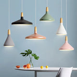 French Macaron Konisk Taklampa I Metall