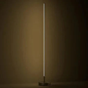 Nowoczesna solarna lampa podłogowa na zewnątrz