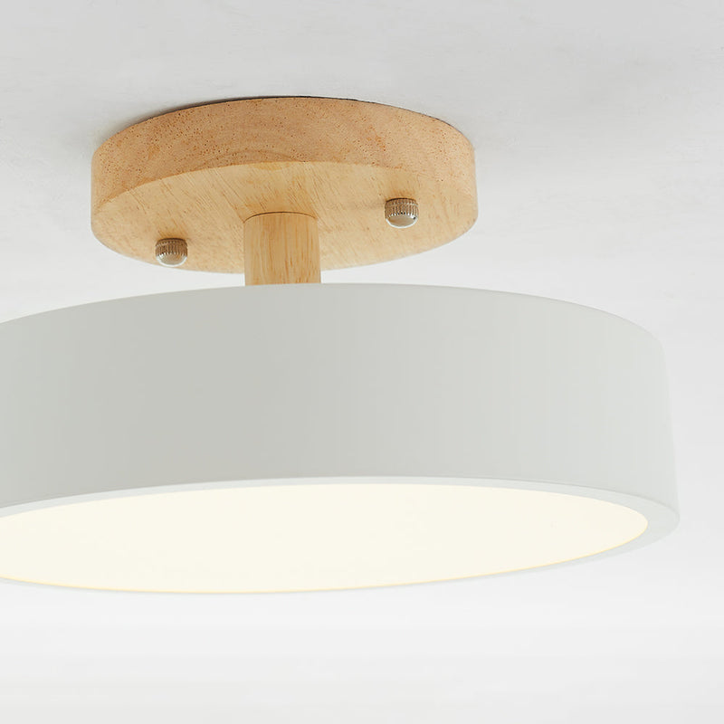Nowoczesna lampa sufitowa LED wykonana z drewna