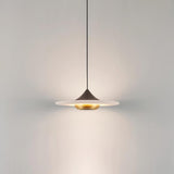 Lampa Med Flygande Tefat I Marmor