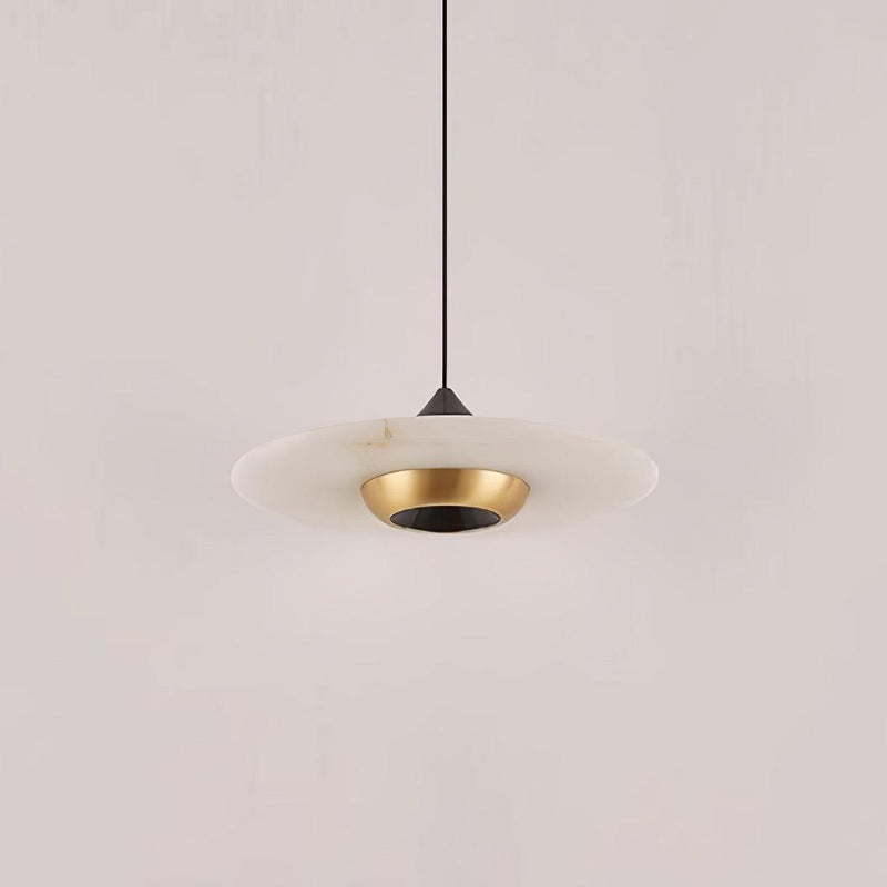 Lampa Med Flygande Tefat I Marmor
