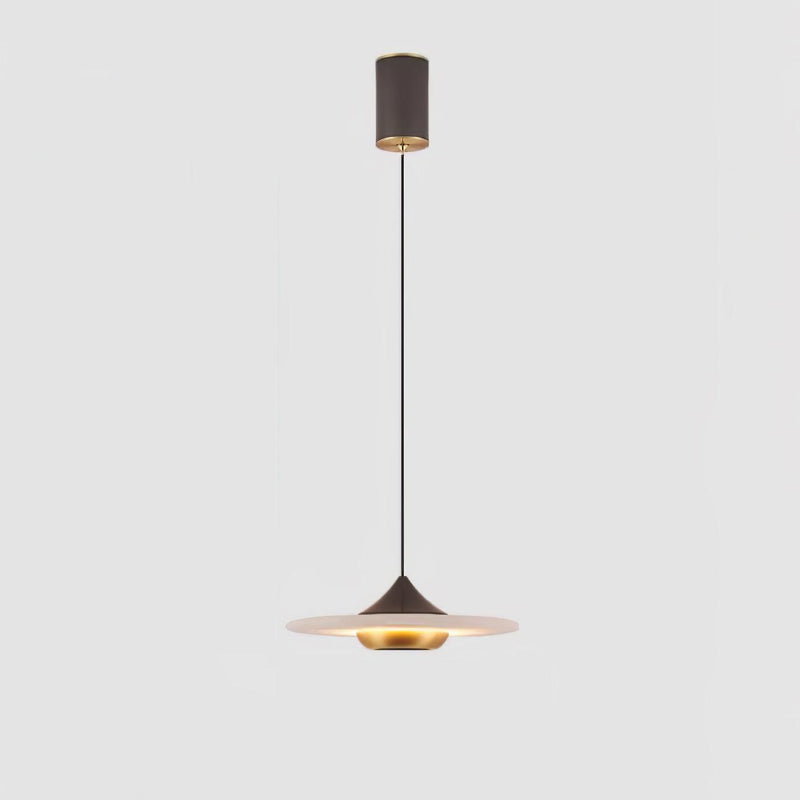 Lampa Med Flygande Tefat I Marmor