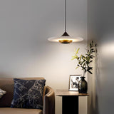 Lampa Med Flygande Tefat I Marmor