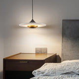 Lampa Med Flygande Tefat I Marmor