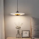 Lampa Med Flygande Tefat I Marmor