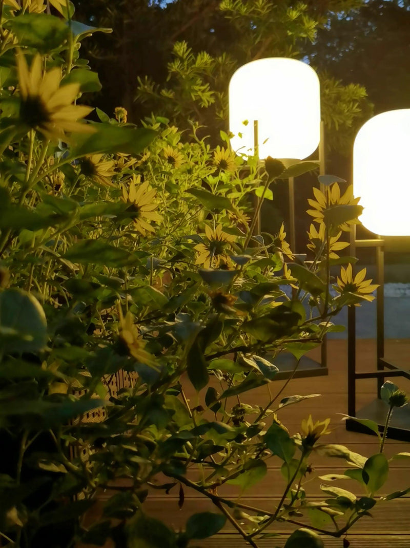 Solarna lampa podłogowa na zewnątrz