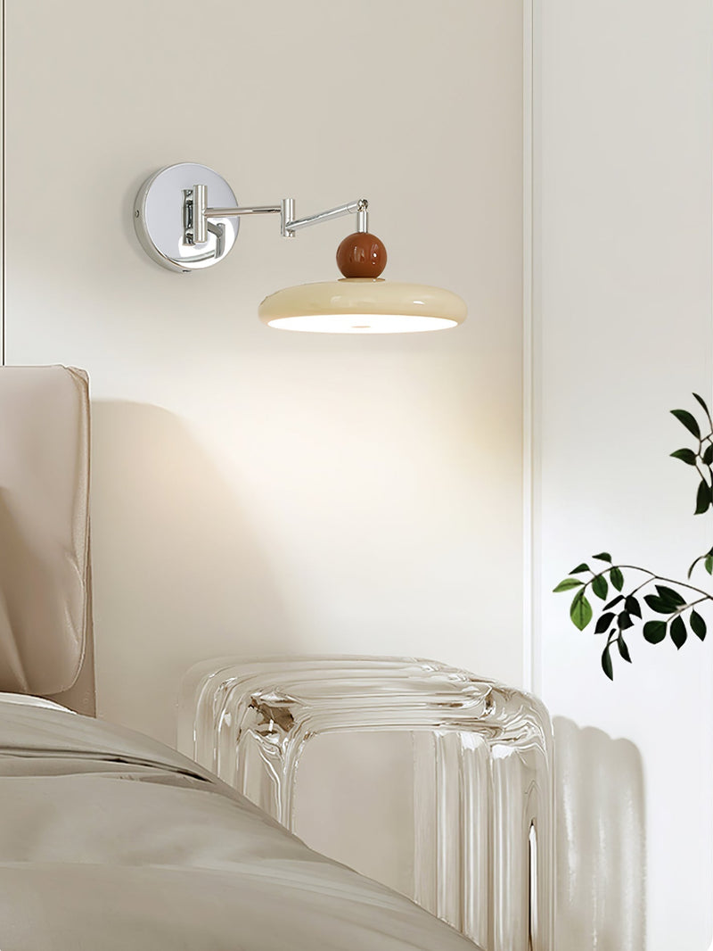 Lola Vägglampa Med Svängbar Arm