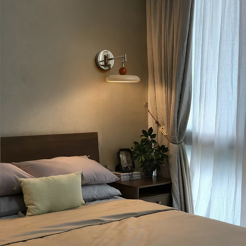 Lola Vägglampa Med Svängbar Arm