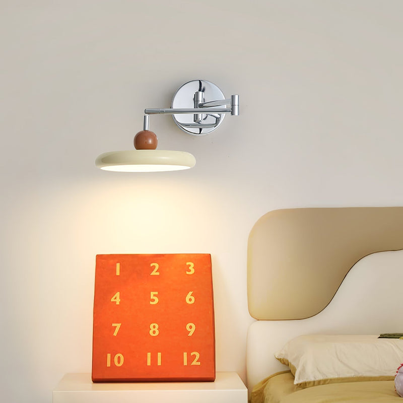Lola Vägglampa Med Svängbar Arm