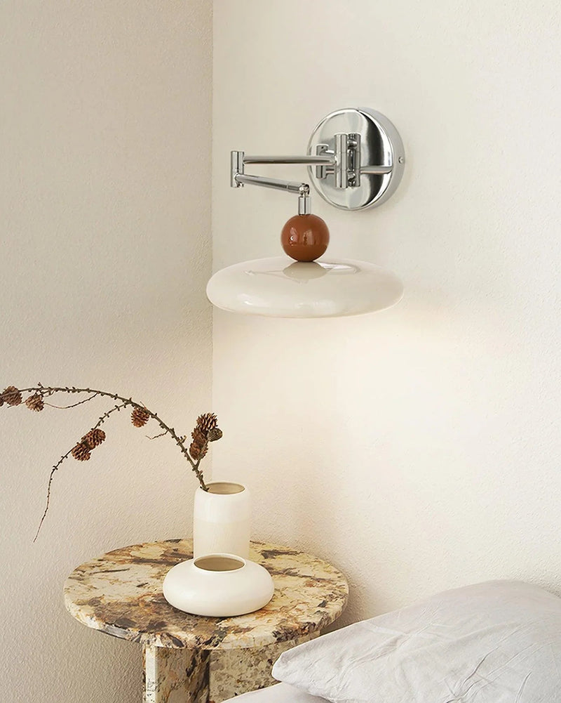 Lola Vägglampa Med Svängbar Arm