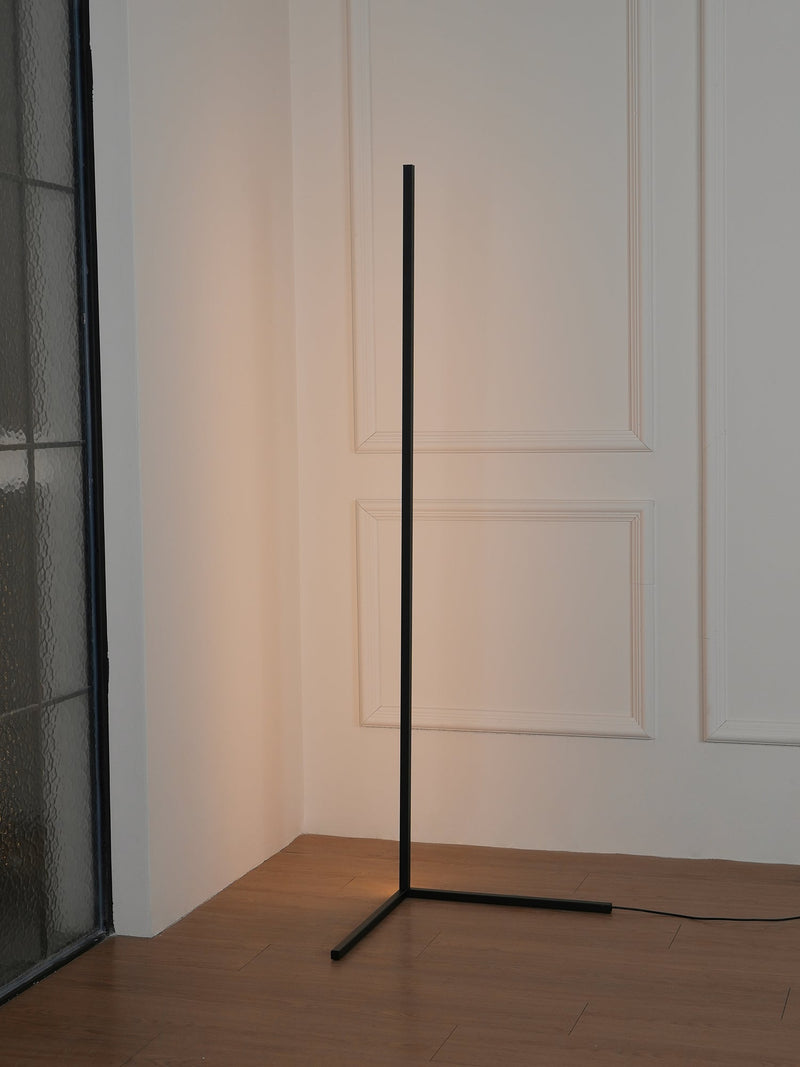 Minimalistyczna lampa podłogowa LED