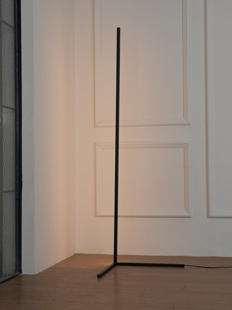 Minimalistyczna lampa podłogowa LED