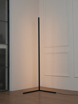 Minimalistyczna lampa podłogowa LED