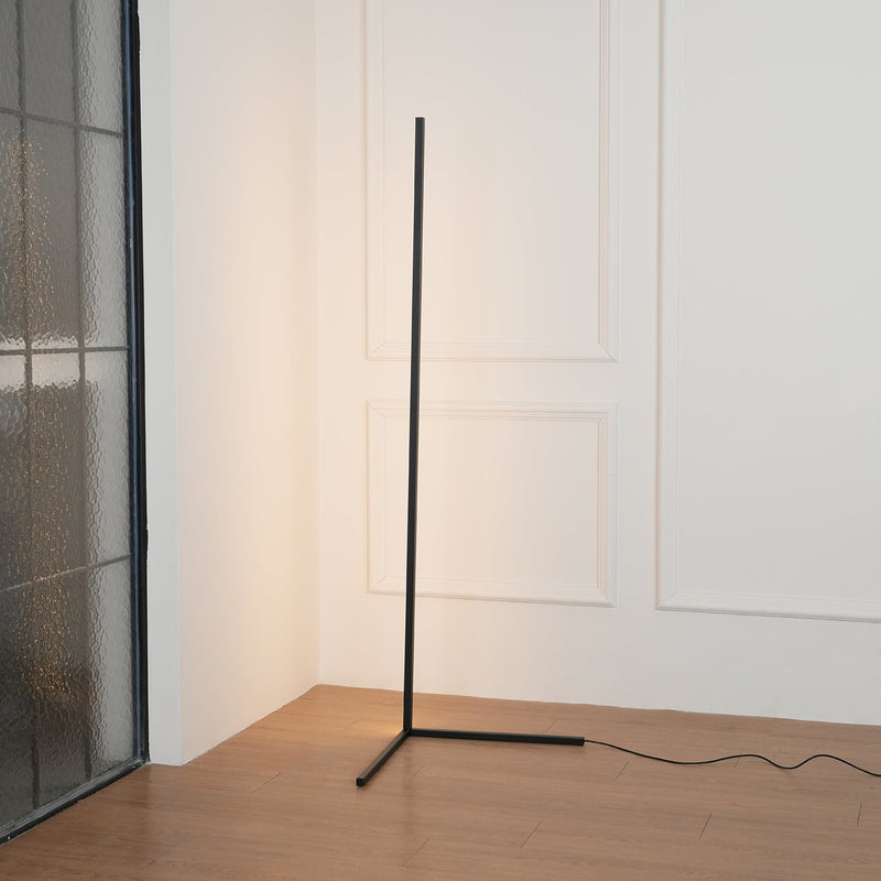 Minimalistyczna lampa podłogowa LED