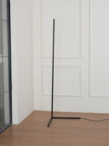 Minimalistyczna lampa podłogowa LED