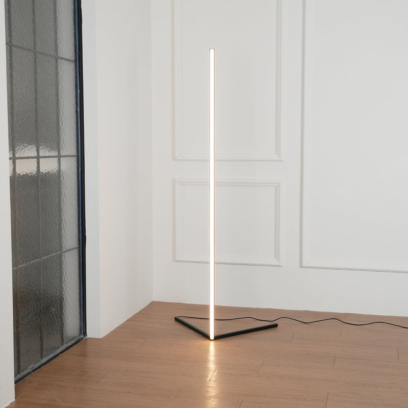 Minimalistyczna lampa podłogowa LED