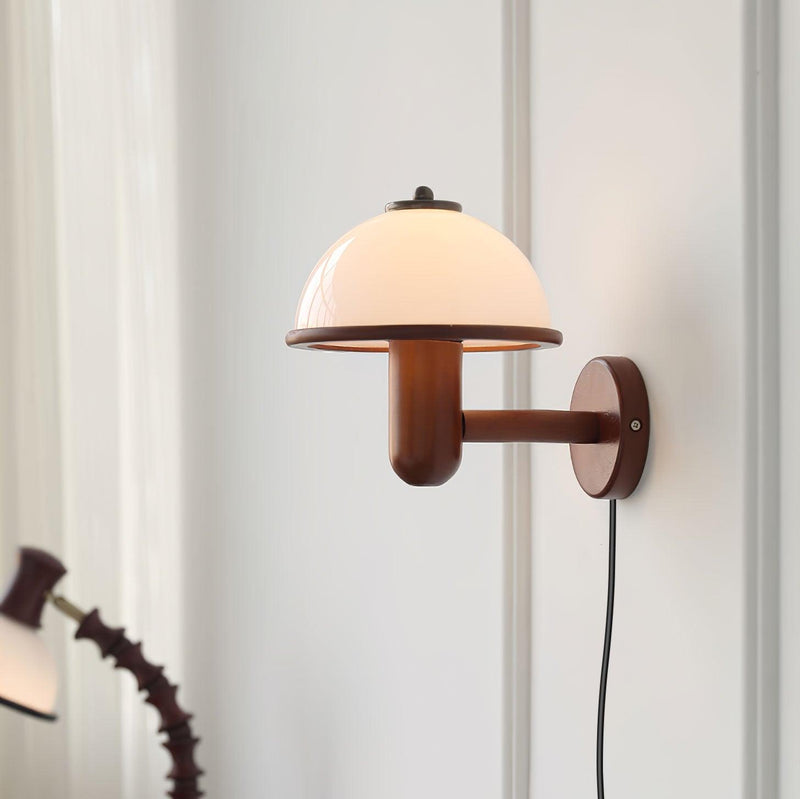 Lampa ścienna z drewna piżmowego