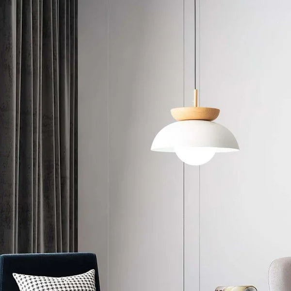 Nordisk Taklampa Tillverkad Av Halvträ