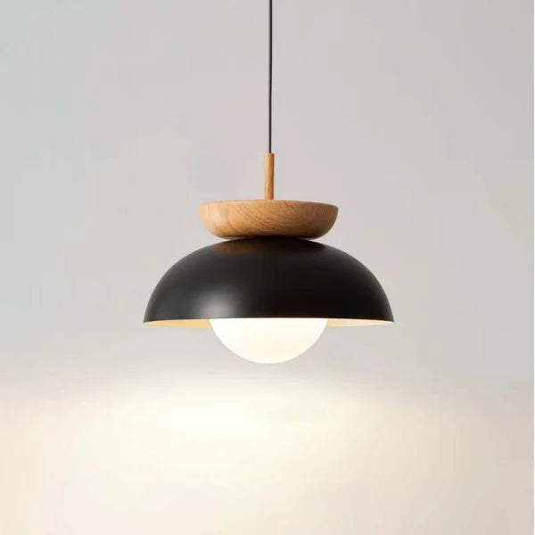 Nordisk Taklampa Tillverkad Av Halvträ
