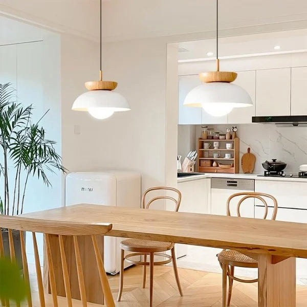 Nordisk Taklampa Tillverkad Av Halvträ