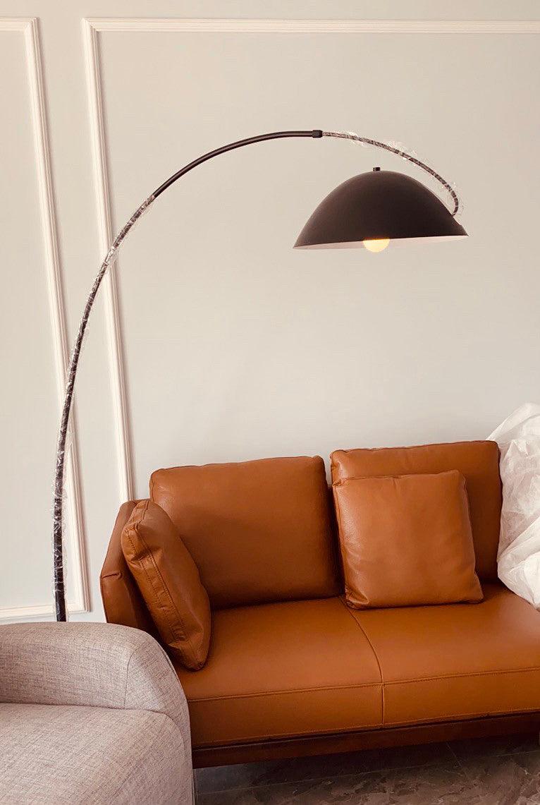 Świeża łukowa lampa podłogowa