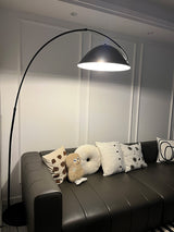 Świeża łukowa lampa podłogowa