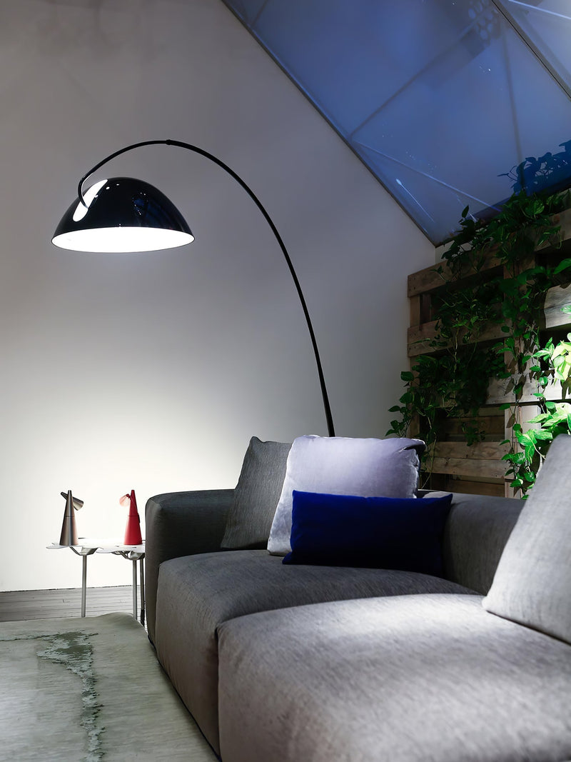 Świeża łukowa lampa podłogowa