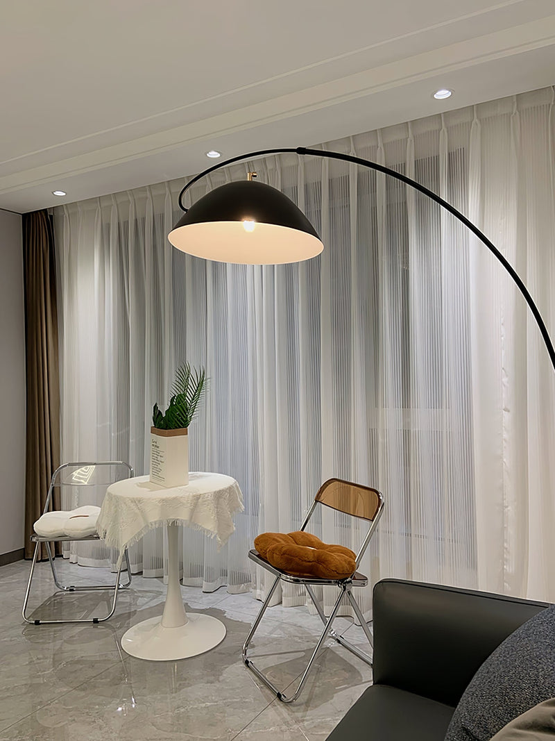 Świeża łukowa lampa podłogowa