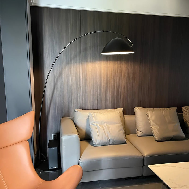 Świeża łukowa lampa podłogowa