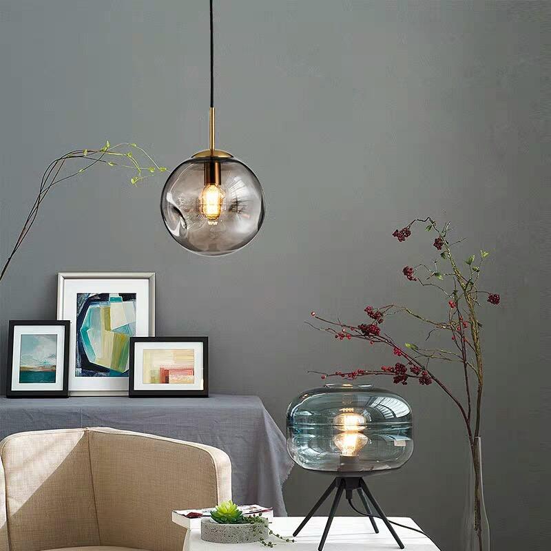 Kulista lampa wisząca ze szkła Brikey