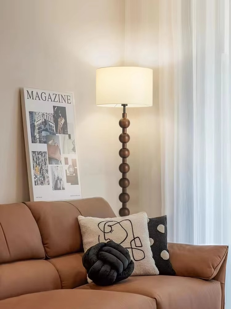 Drewniana lampa podłogowa Japandi