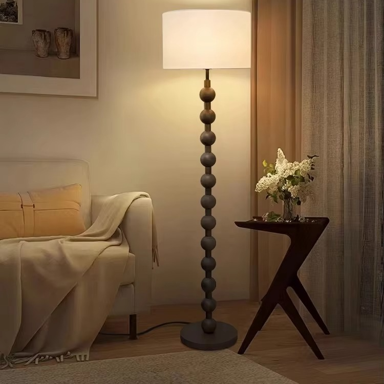 Drewniana lampa podłogowa Japandi