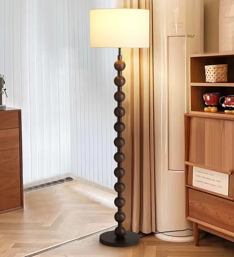 Drewniana lampa podłogowa Japandi