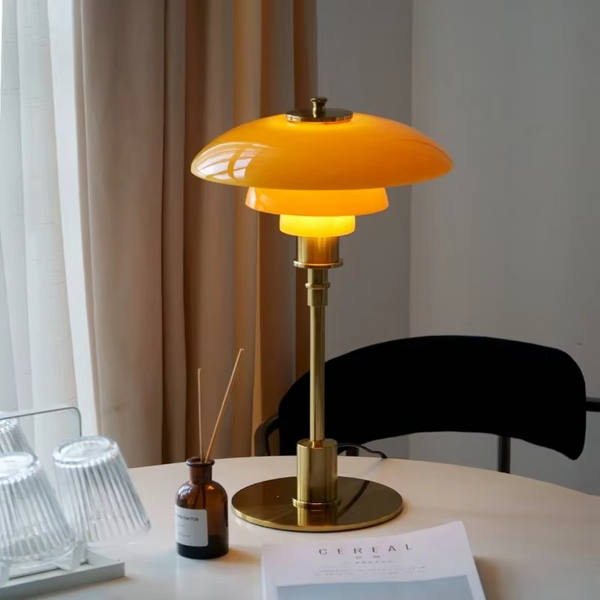 Duńska designerska lampa stołowa