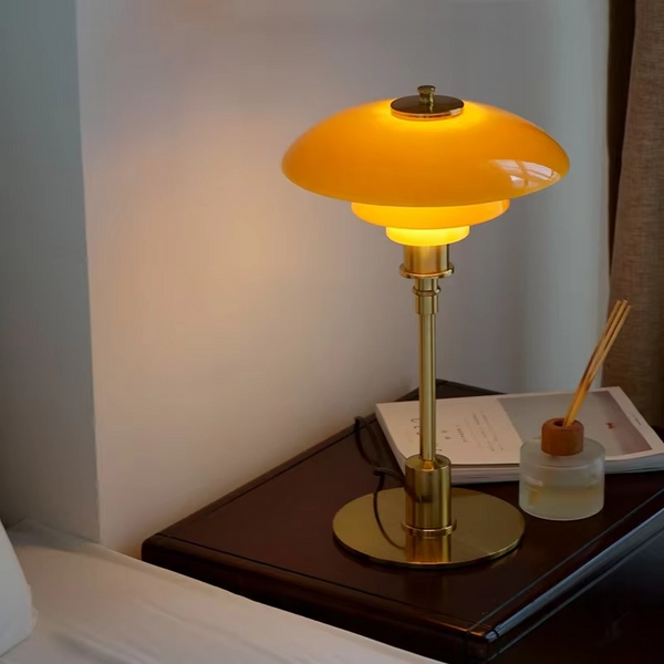 Duńska designerska lampa stołowa