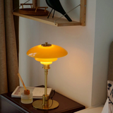 Duńska designerska lampa stołowa