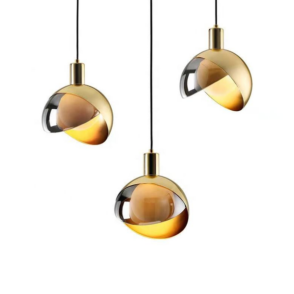 Nowoczesna lampa wisząca wykonana ze złotego szkła