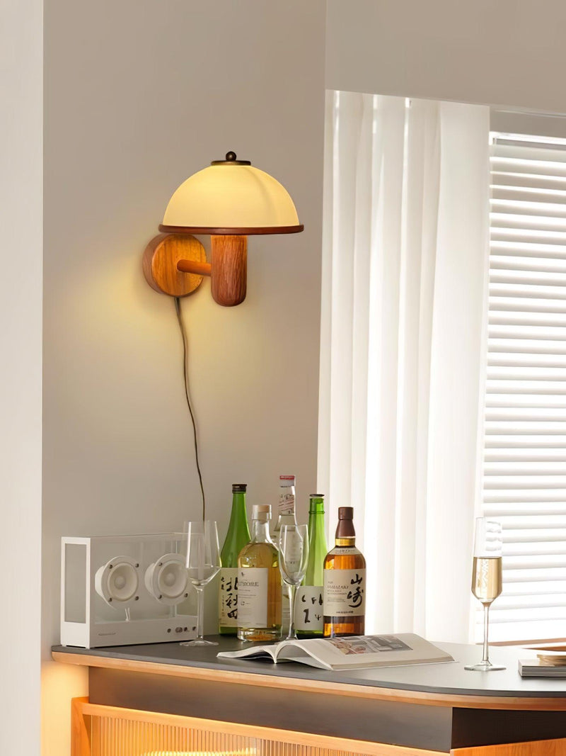 Lampa ścienna z drewna piżmowego