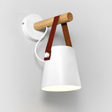 Stożkowa lampa ścienna wykonana z drewna