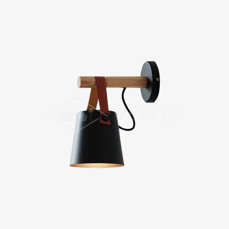 Stożkowa lampa ścienna wykonana z drewna