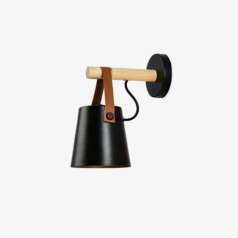 Stożkowa lampa ścienna wykonana z drewna