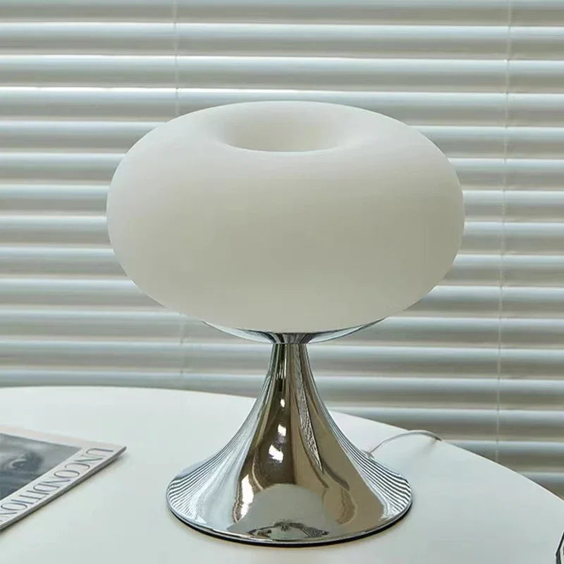 Lampa stołowa Apple w stylu antycznym