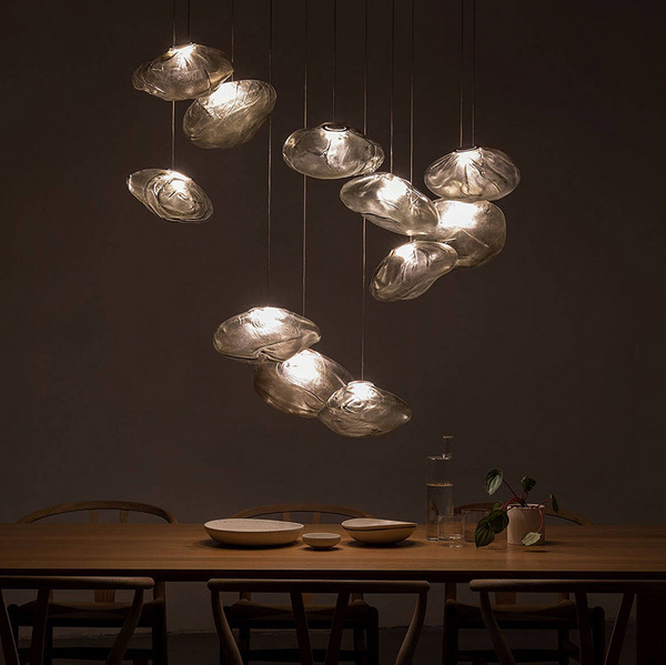 Minimalistyczna lampa wisząca z dmuchanego szkła