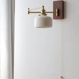 Ceramiczna lampa ścienna z drewnianą płytką