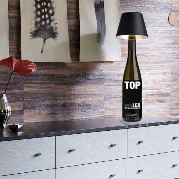 DIY ładowalna lampa stołowa w butelce wina
