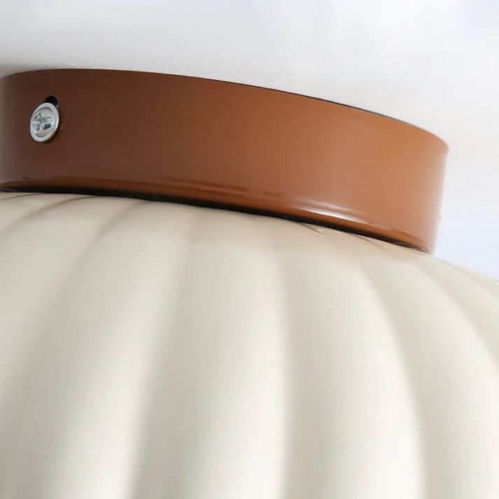 Żelazna lampa sufitowa do korytarza