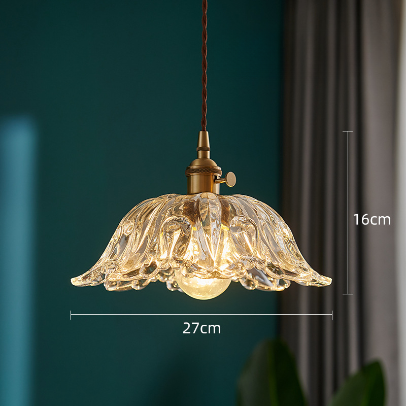Szklana lampa wisząca w kształcie kwiatu