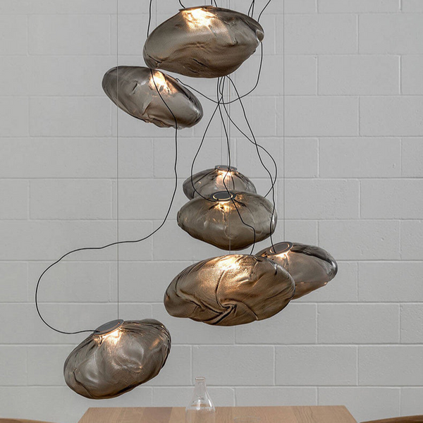 Minimalistyczna lampa wisząca z dmuchanego szkła